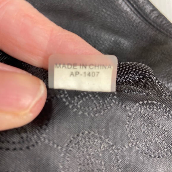 Michael Kors Pebbled Leather Hobo Shoulder Bag – Black - Picture 7 of 11